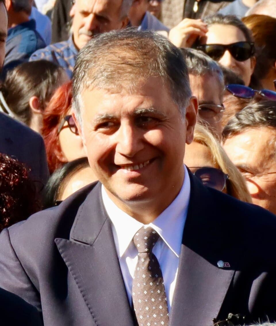 İzmir Büyükşehir Belediye Başkanı Cemil Tugay (arşiv) — AKP'ye geçeceği iddialarına yanıt verdi