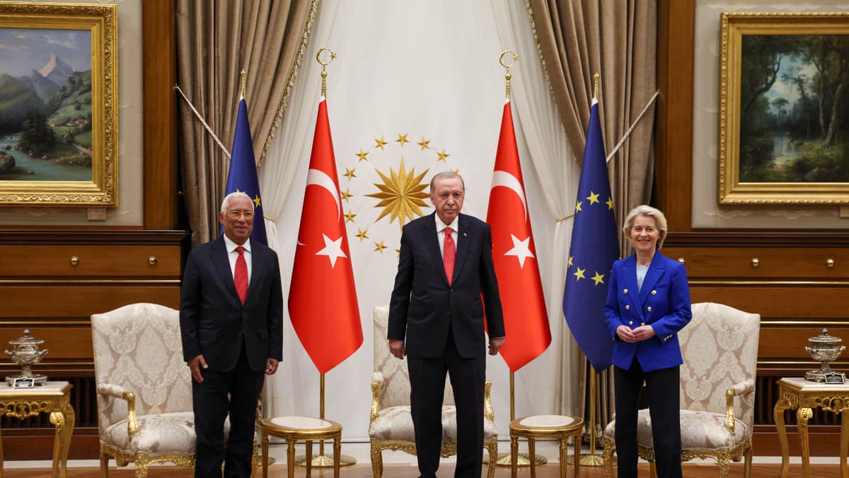 Cumhurbaşkanı Erdoğan, AB Konseyi Başkanı António Costa ve Avrupa Komisyonu Başkanı Ursula von der Leyen, Türkiye ve AB