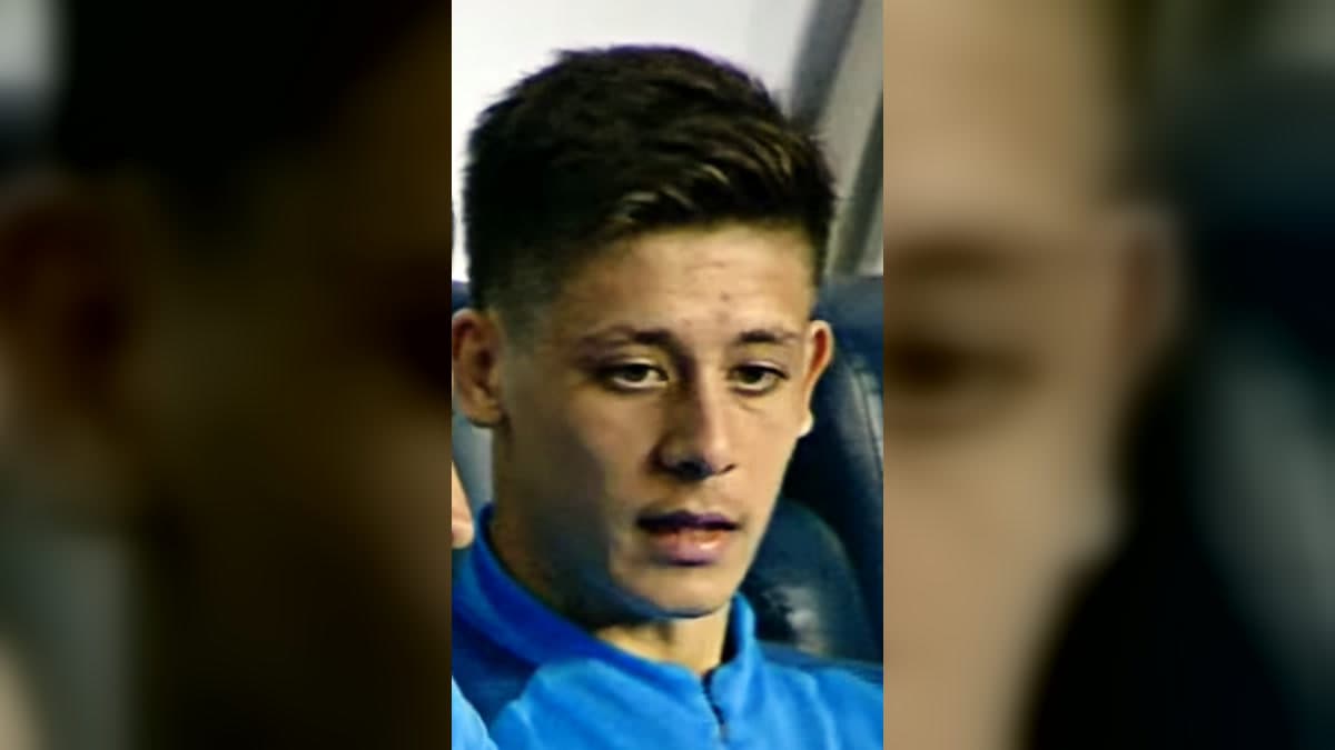 Arda Güler, Fenerbahçe formasıyla yedek kulübesinde (Nisan 2022)