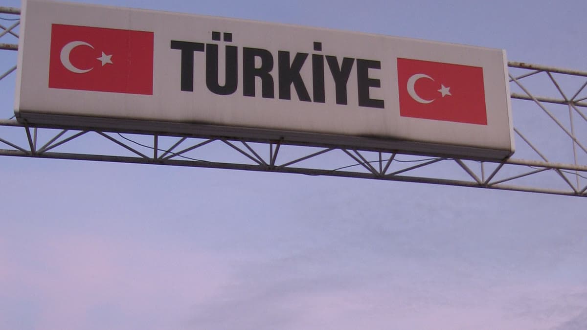 Kapıkule Sınır Kapısı'ndaki Türkiye tabelası — Arif Kocabıyık'ın yakalandığı sınır kapısı (temsilî yer görseli)