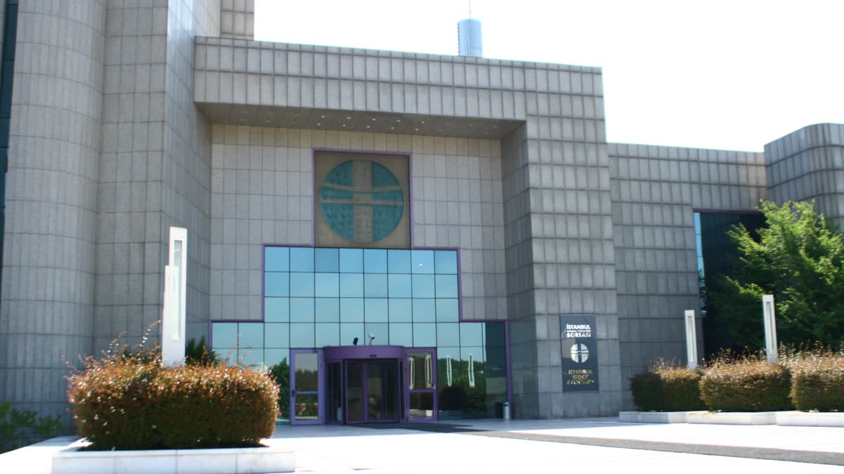 Borsa İstanbul'un İstinye'deki tarihi binası — Bakırcı GYO (BKRGY) halka arz sonrası ilk haftasında yüzde 26 değer kaybetti