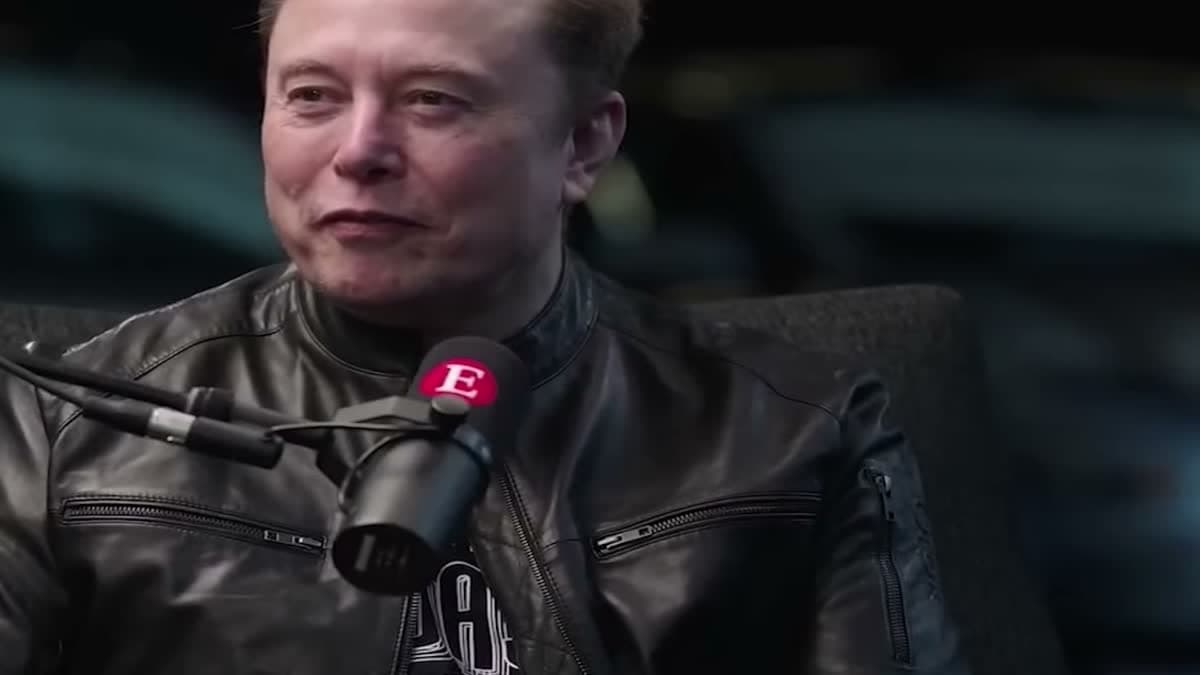 Elon Musk, The Economist röportajında konuşurken