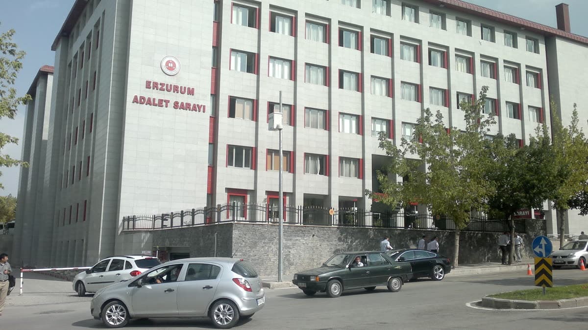 Erzurum Adalet Sarayı — dosyayı yürüten Erzurum Cumhuriyet Başsavcılığının bulunduğu bina (2012 arşiv)