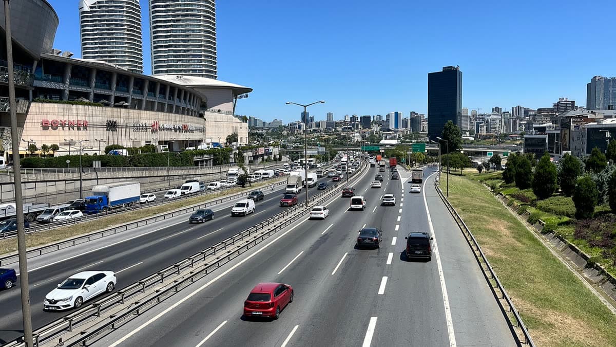 İstanbul'da TEM Otoyolu'nun Mahmutbey Kavşağı kesimi (arşiv görüntüsü)