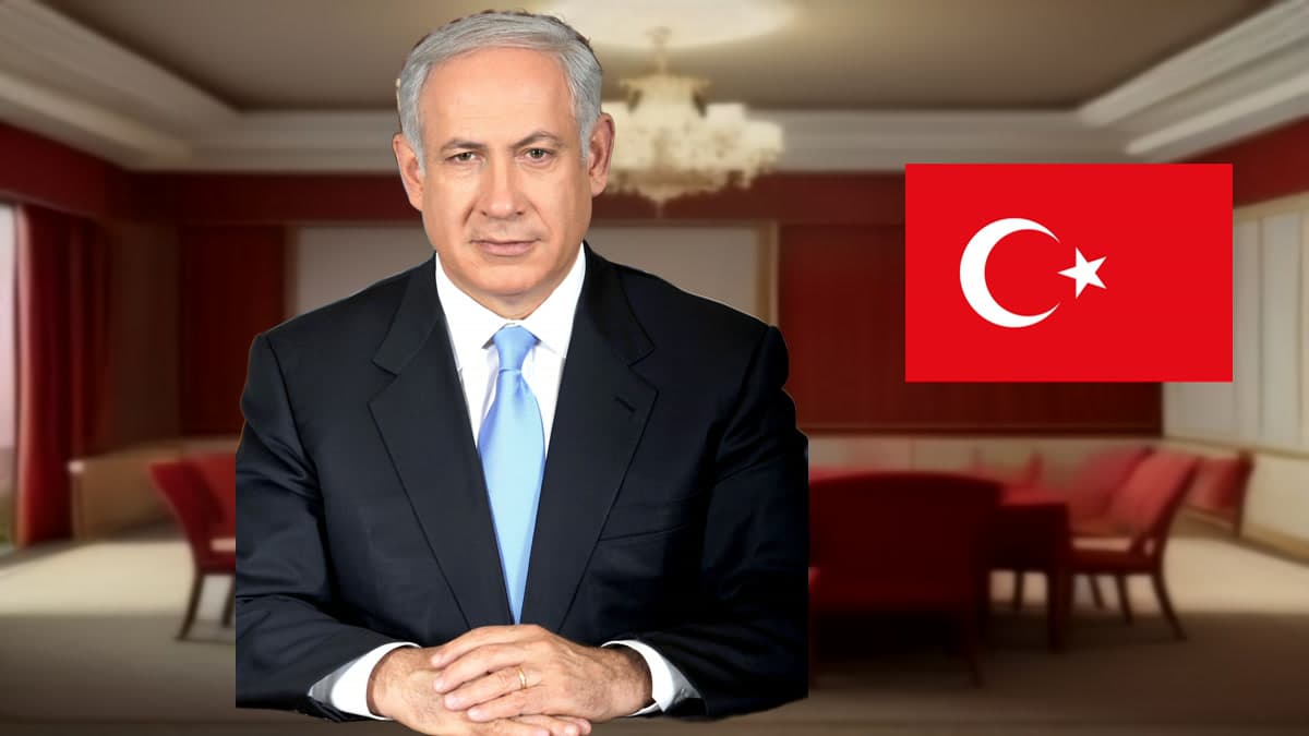 İsrail Başbakanı Benjamin Netanyahu'nun gerçek resmi portresi, yanında gerçek Türkiye bayrağı