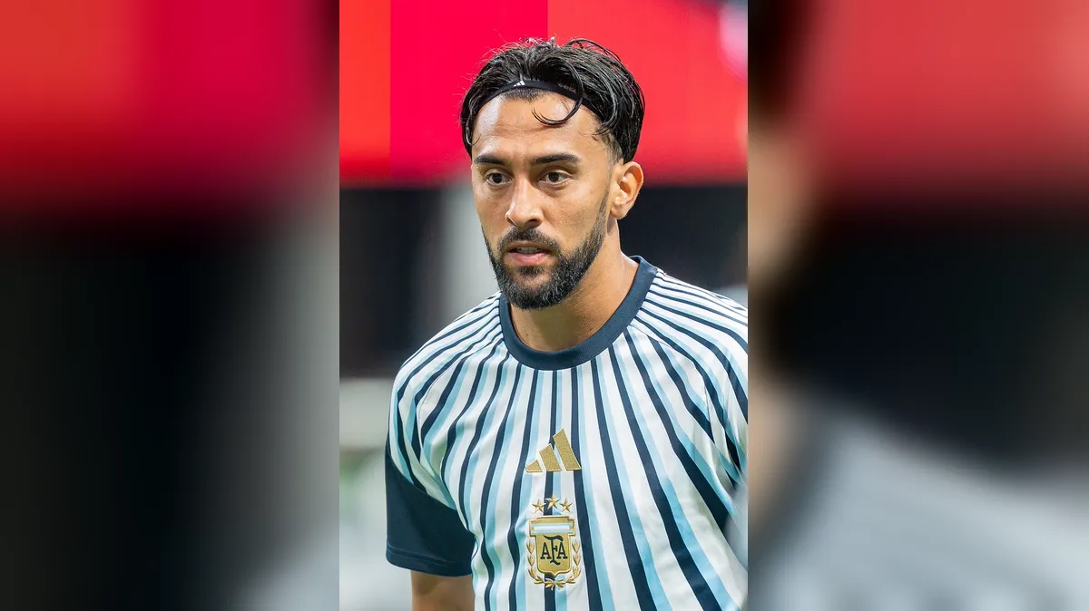 Nicolás González, Arjantin Millî Takımı forma ve ısınma çalışmasında