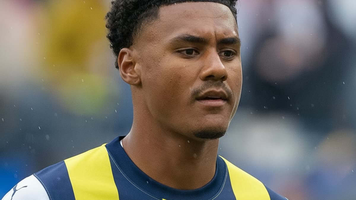 Ollie Watkins, Fenerbahçe formasıyla düzenlenmiş temsilî montaj görseli