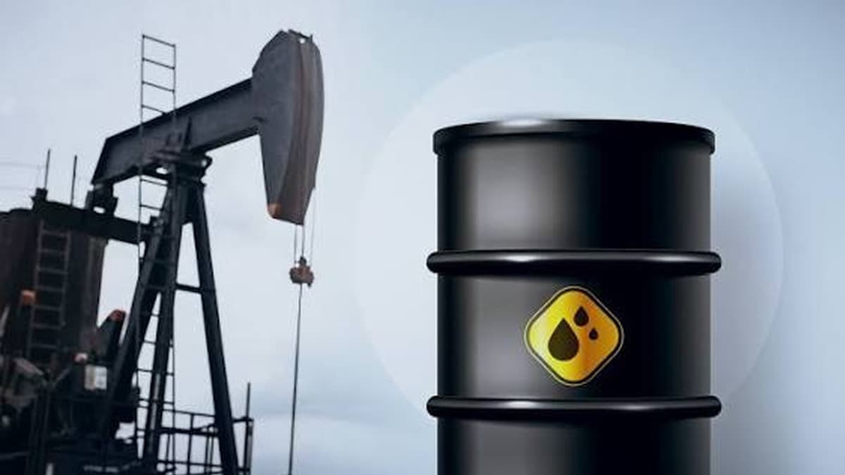Petrol varilleri ve pompaj kuyusu (temsilî görsel) — Brent ve WTI Orta Doğu geriliminde %6 sıçradı