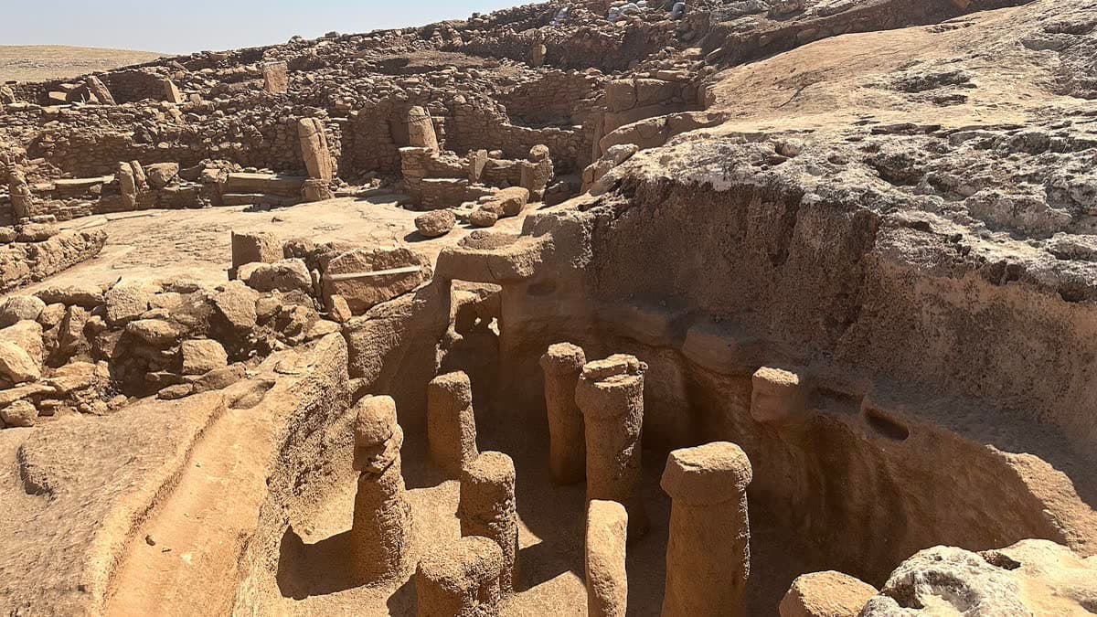 Şanlıurfa Karahantepe kazı alanı (arşiv görüntüsü — heykelin kendisi değil, 11 bin yıllık heykelin bulunduğu kazı bölgesi)