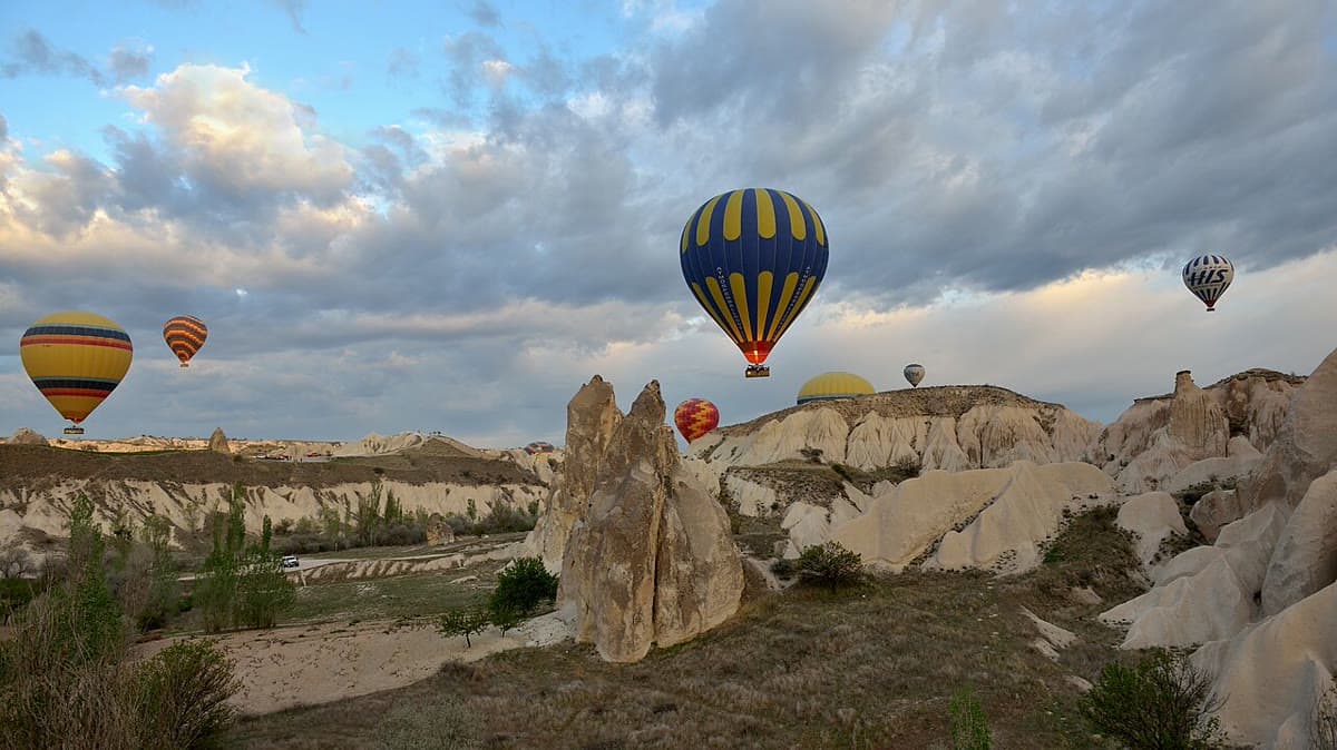 Kapadokya'da gün doğumunda sıcak hava balonları — Türkiye 60,6 milyon ziyaretçiyle dünya turizminde 4. sırada