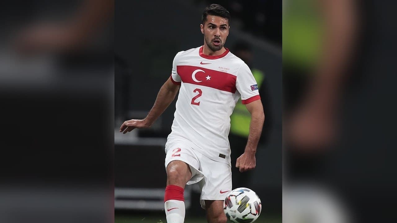 Zeki Çelik (arşiv) — milli sağ bek, Roma'dan bedelsiz olarak Juventus'a transfer oldu