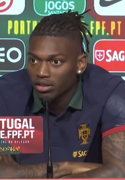 Rafael Leão — AC Milan, Galatasaray'ın 45 milyon euroluk teklifini kabul etti; oyuncu Aston Villa ile Galatasaray arasında