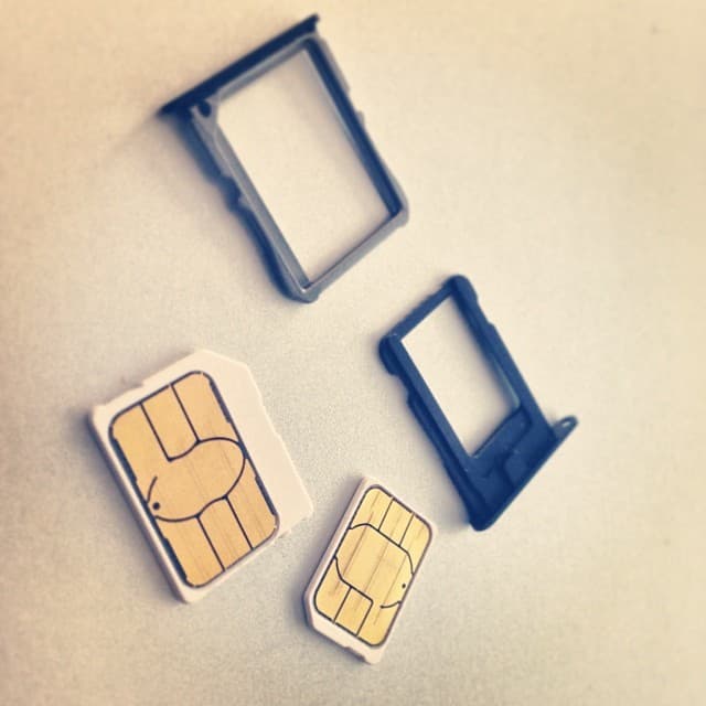 Micro SIM ve Nano SIM kartlar ile tepsileri (temsilî görsel)