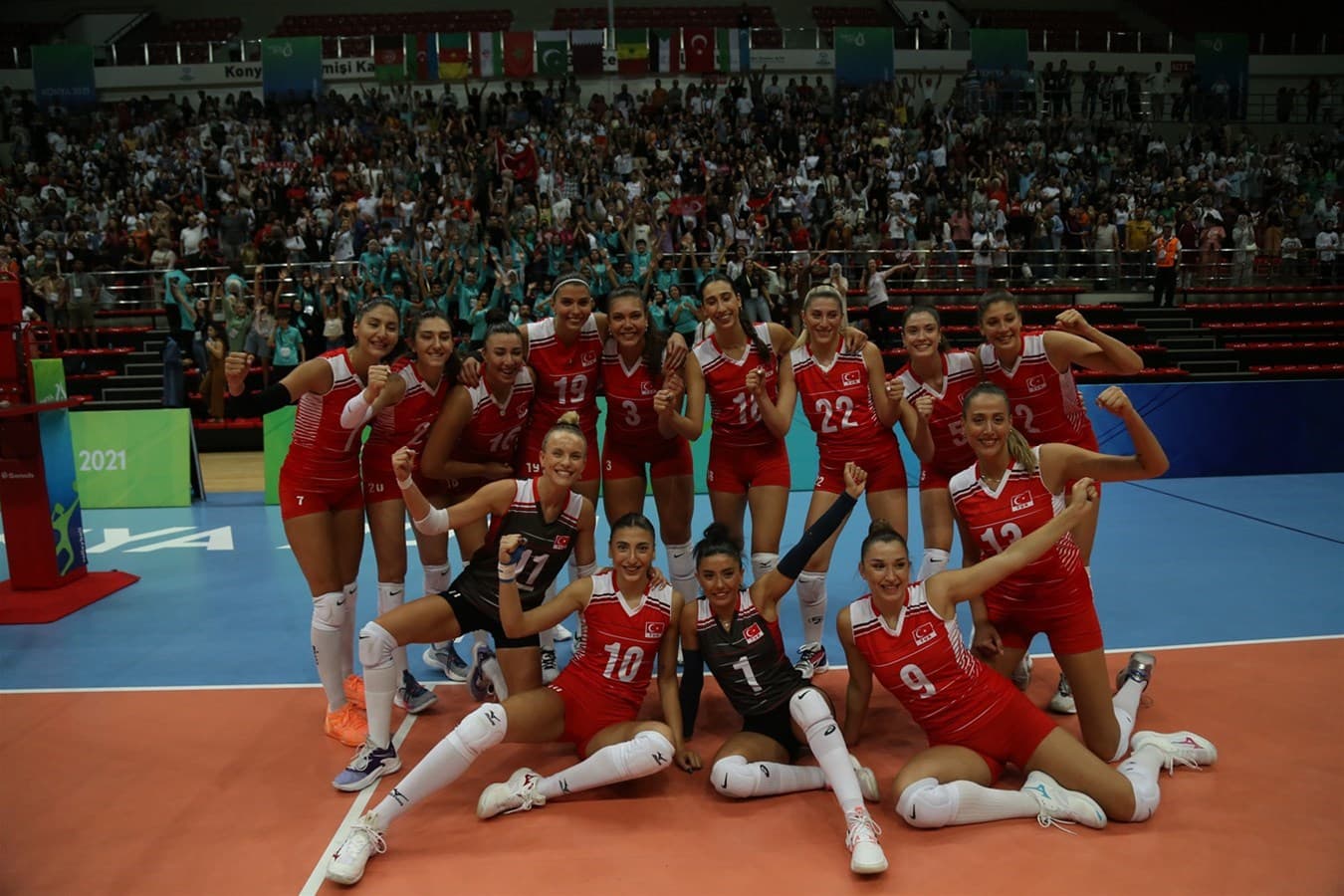 Türkiye Kadın Voleybol Milli Takımı’ndan (Filenin Sultanları) temsilî bir kare
