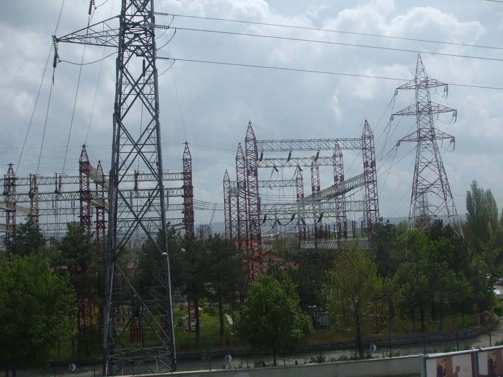Ankara Yenimahalle'deki yüksek gerilim trafo merkezi ve enerji nakil hatları