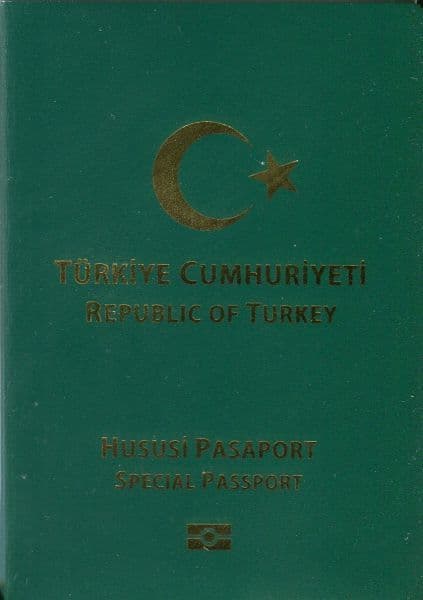 Türkiye Cumhuriyeti hususi (yeşil) pasaportunun kapağı — turist rehberleri bu pasaport hakkını talep ediyor