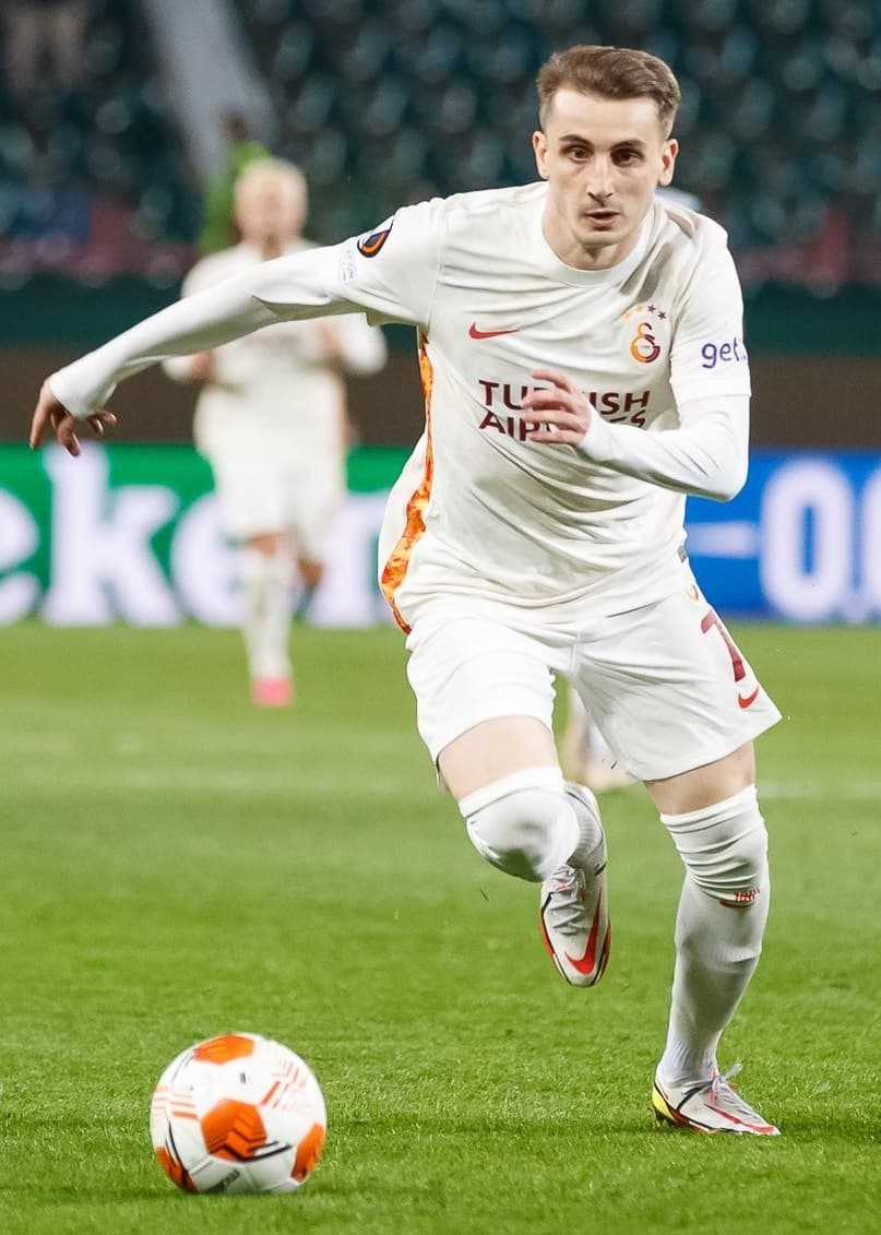Kerem Aktürkoğlu topla ilerlerken (2021, Galatasaray dönemi arşiv görüntüsü)