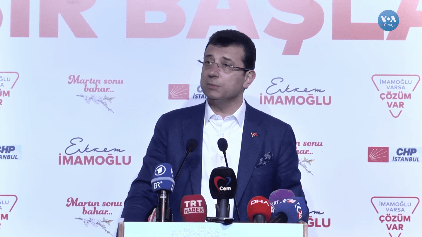 İstanbul Büyükşehir Belediye Başkanı Ekrem İmamoğlu basın toplantısında