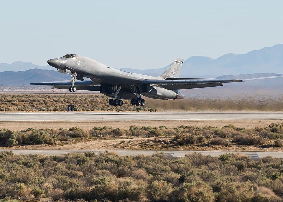 ABD Hava Kuvvetleri B-1 Lancer bombardıman uçağı