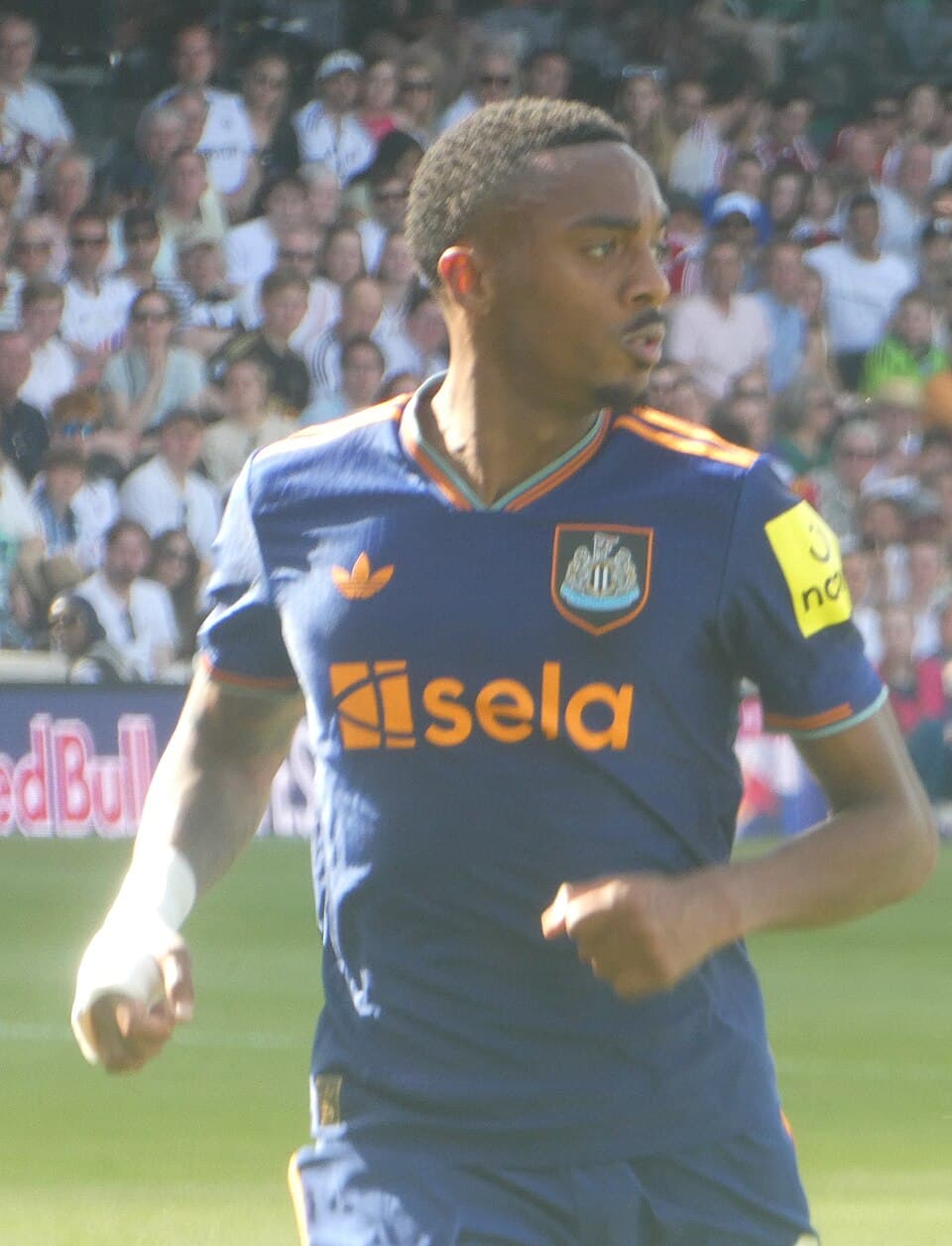 Joe Willock, Newcastle United deplasman formasıyla sahada (Mayıs 2026 arşiv görüntüsü)