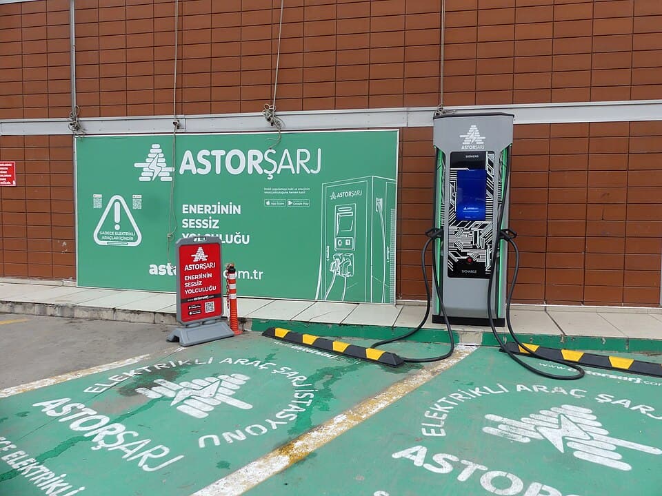 Türkiye'de bir elektrikli araç şarj istasyonu (Astor Şarj, Batman)