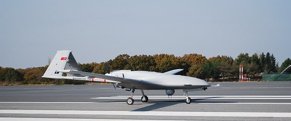 Bayraktar TB-2 insansız hava aracı — Türkiye-Mısır savunma işbirliğini simgeleyen görsel