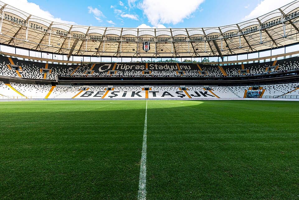 Beşiktaş'ın Tüpraş Stadyumu — Flamengo'lu Leo Pereira için görüşmeler sürüyor (arşiv görüntü)