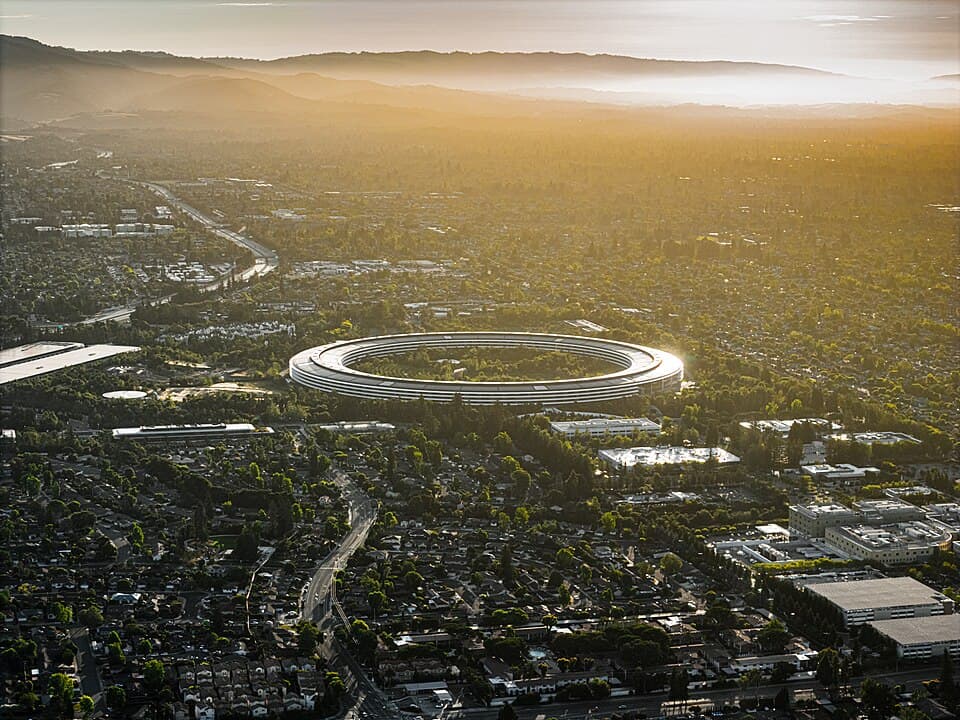 Apple'ın Cupertino'daki genel merkezi Apple Park'ın havadan görünümü