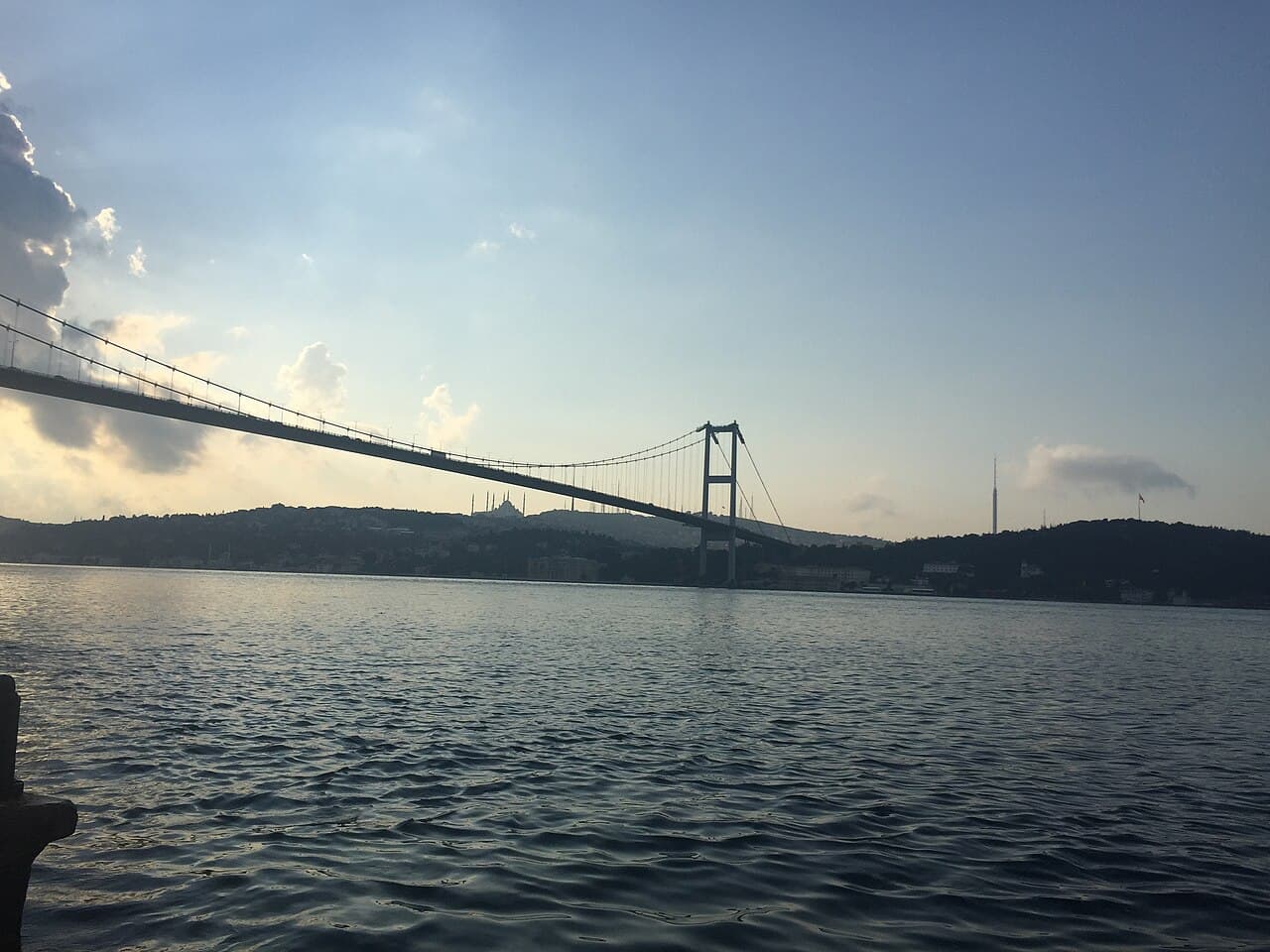 İstanbul Boğazı'nı bağlayan 15 Temmuz Şehitler Köprüsü (Boğaziçi Köprüsü)