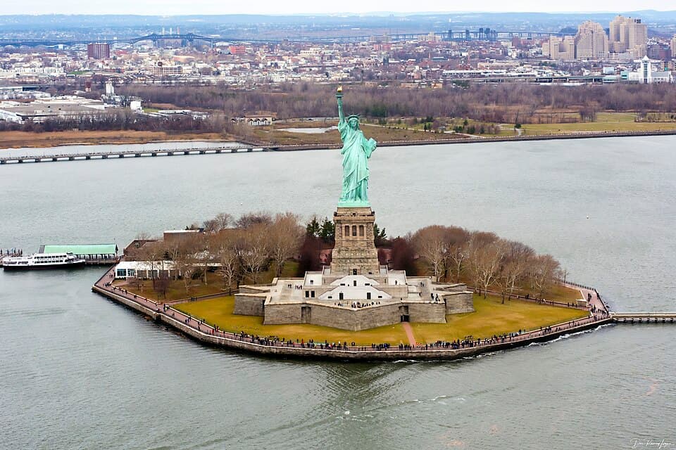 Özgürlük Heykeli ve Liberty Adası, New York — Green Card (DV Lottery) başvurusu rehberi