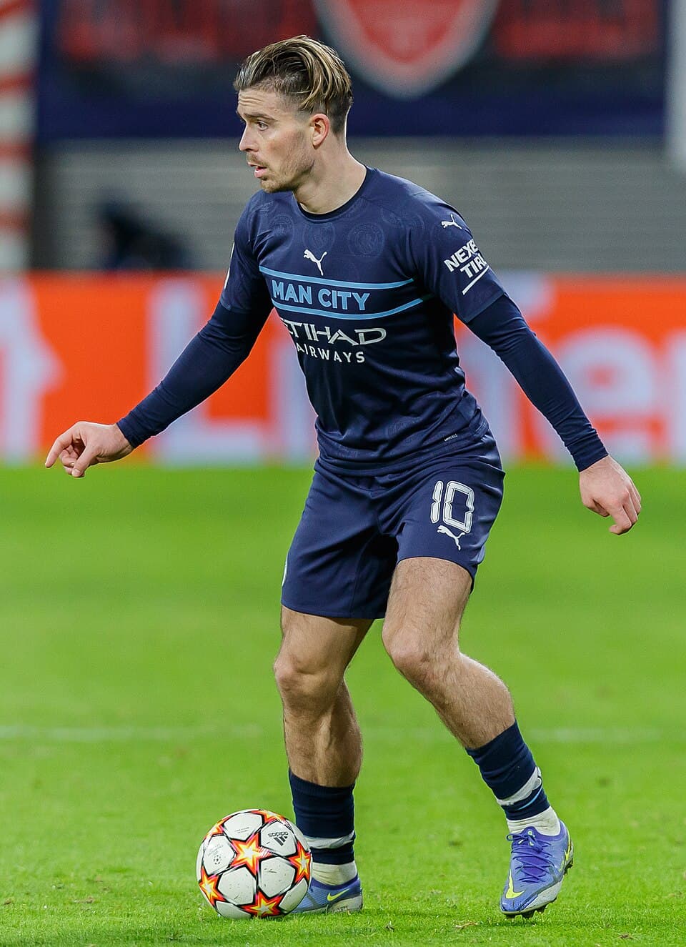 Jack Grealish, Manchester City forması giyerken (arşiv fotoğrafı) — oyuncu Everton'a sezonluk kiralık olarak transfer oldu