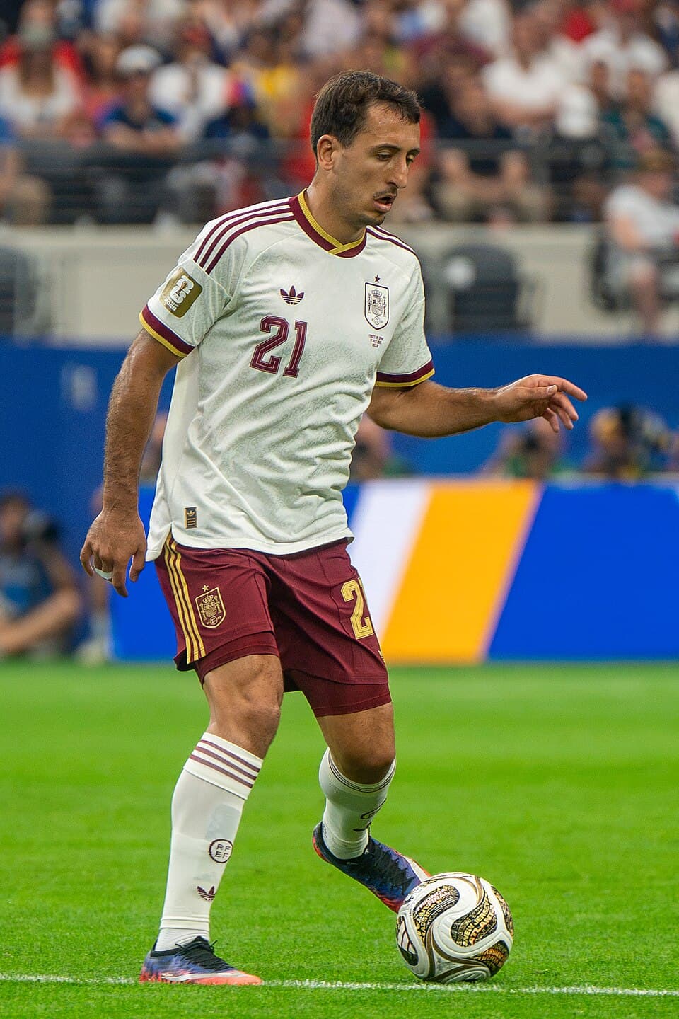 İspanya millî takımından Mikel Oyarzabal, Fransa maçında — ilk golü penaltıdan Oyarzabal attı