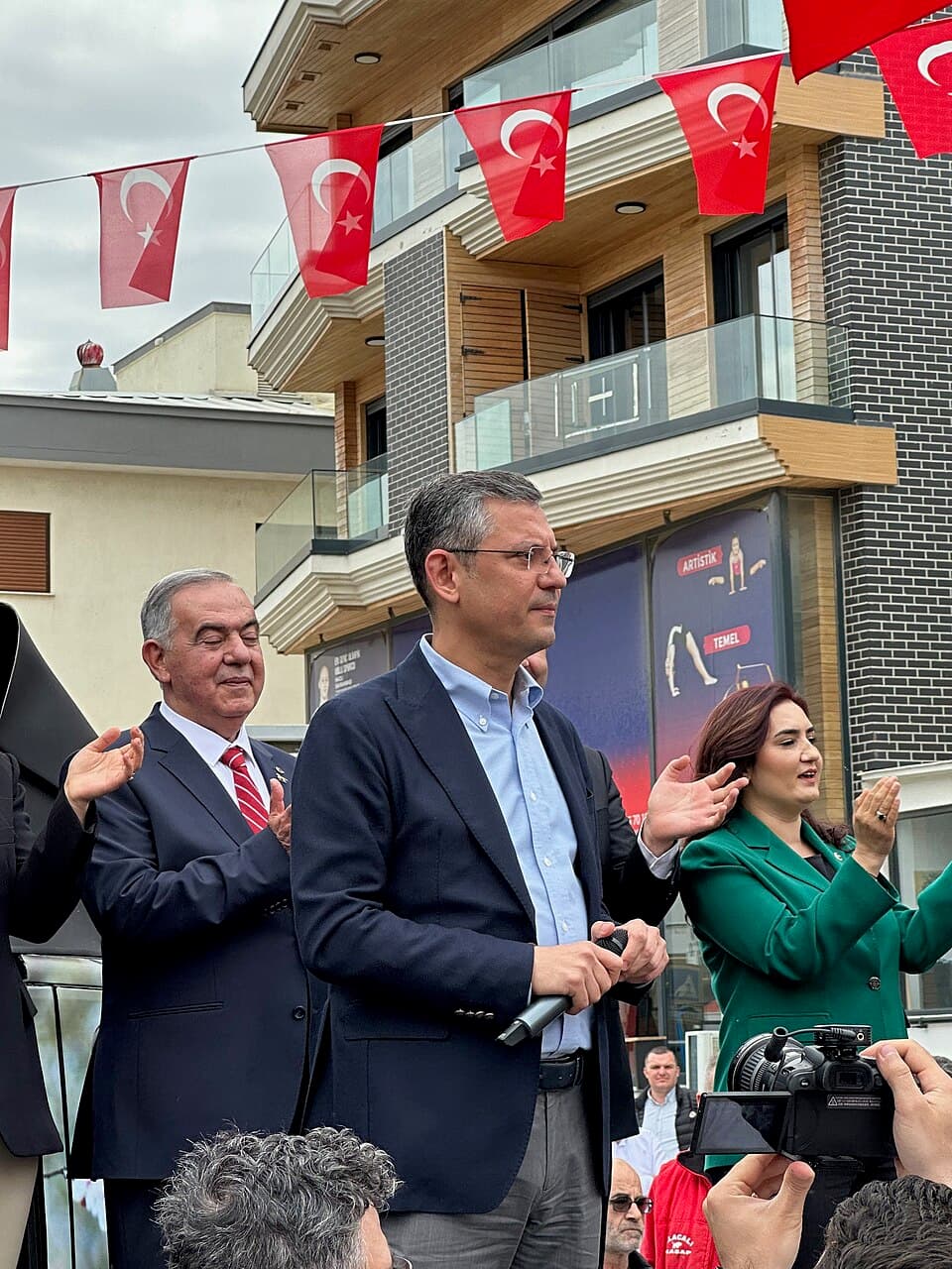 Özgür Özel bir açılış programında (arşiv fotoğrafı)