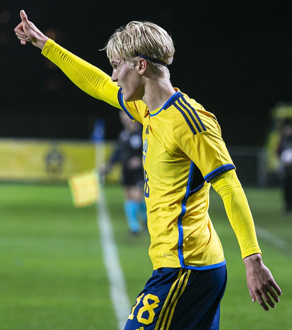 Lucas Bergvall, İsveç U21 formasıyla sahada (Ekim 2023 arşiv görüntüsü)