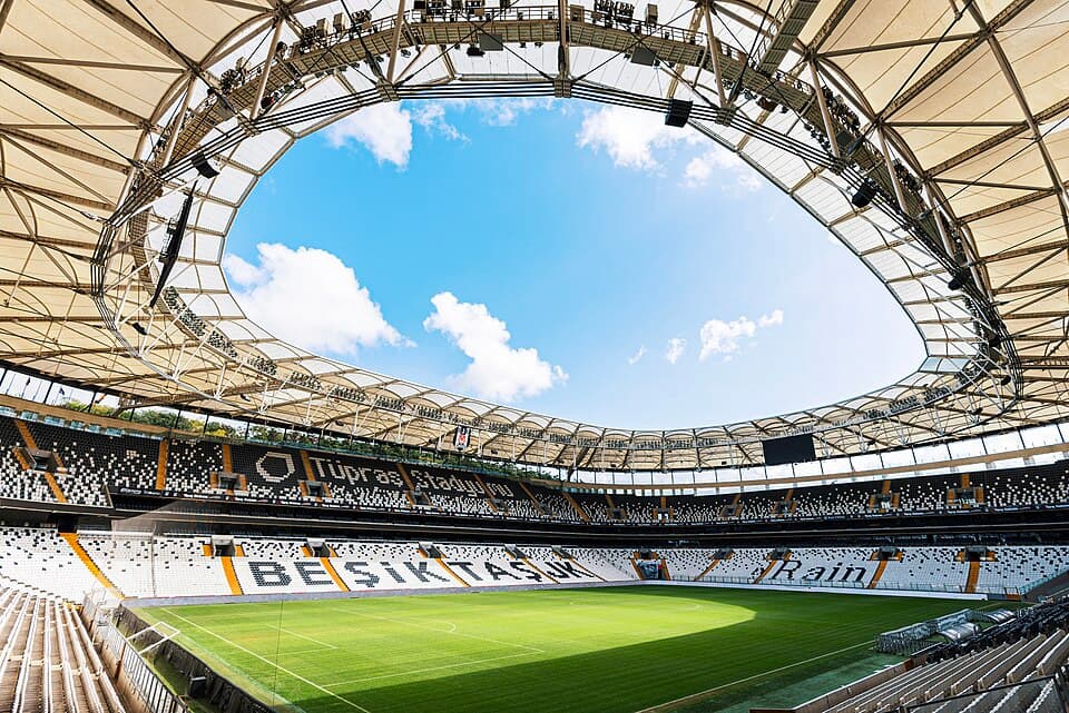Beşiktaş'ın sahası Tüpraş Stadyumu (arşiv görüntü, maç Litvanya'da oynandı)