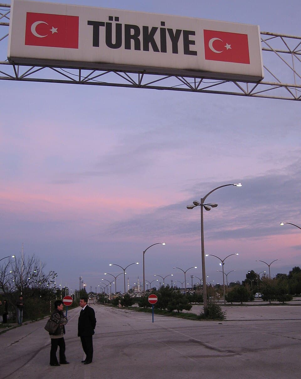 Kapıkule Sınır Kapısı'ndaki Türkiye tabelası (temsilî yer görseli)