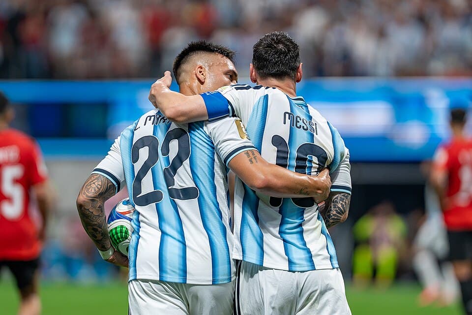 Lautaro Martínez ve Lionel Messi — Arjantin milli takımı gol sevinci