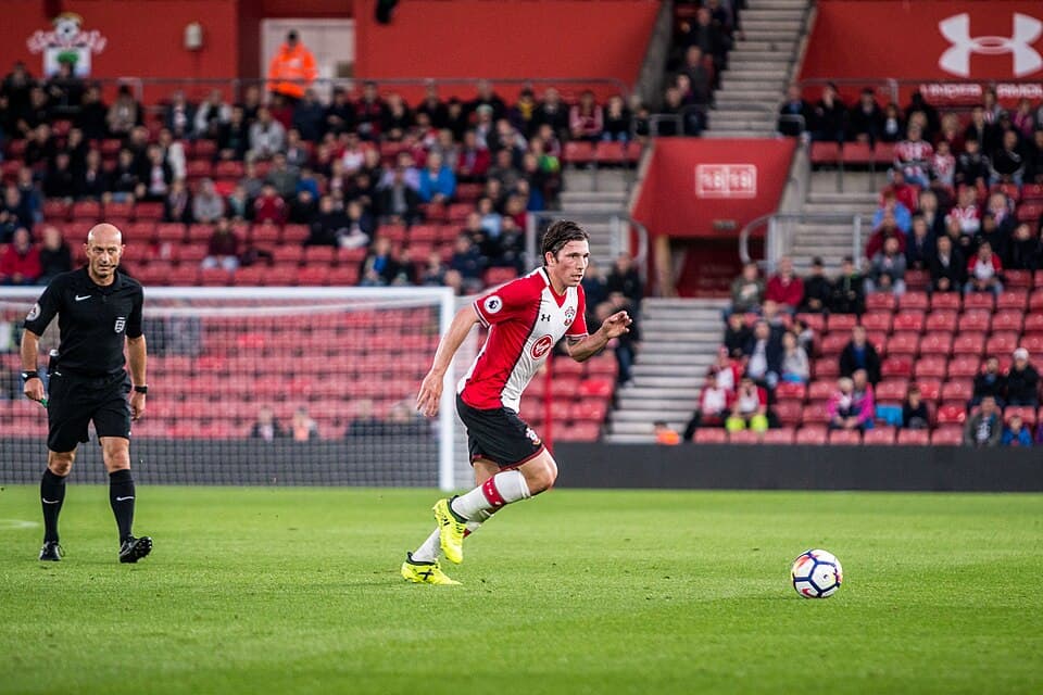 Pierre-Emile Højbjerg, Southampton forması ve topla ilerlerken (Ağustos 2017, arşiv görüntüsü)