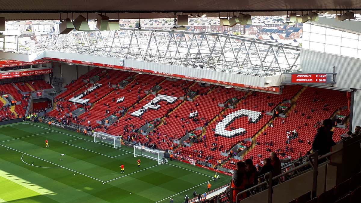 Anfield'in Kop tribünü, LFC yazılı taraftar koreografisi (arşiv görüntüsü) — Liverpool'lu Curtis Jones'un Inter Milan'a transferi gündemde